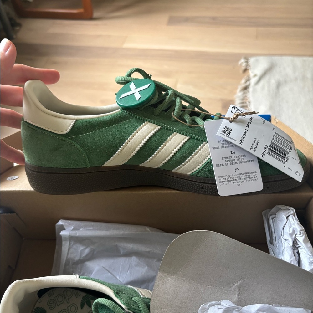 Adidas Spezial green and cream shoes size men’s 7.5